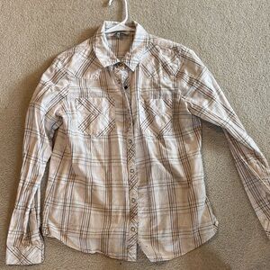 BKE Women’s Beige Plaid Long-Sleeve Button-Down Shirt